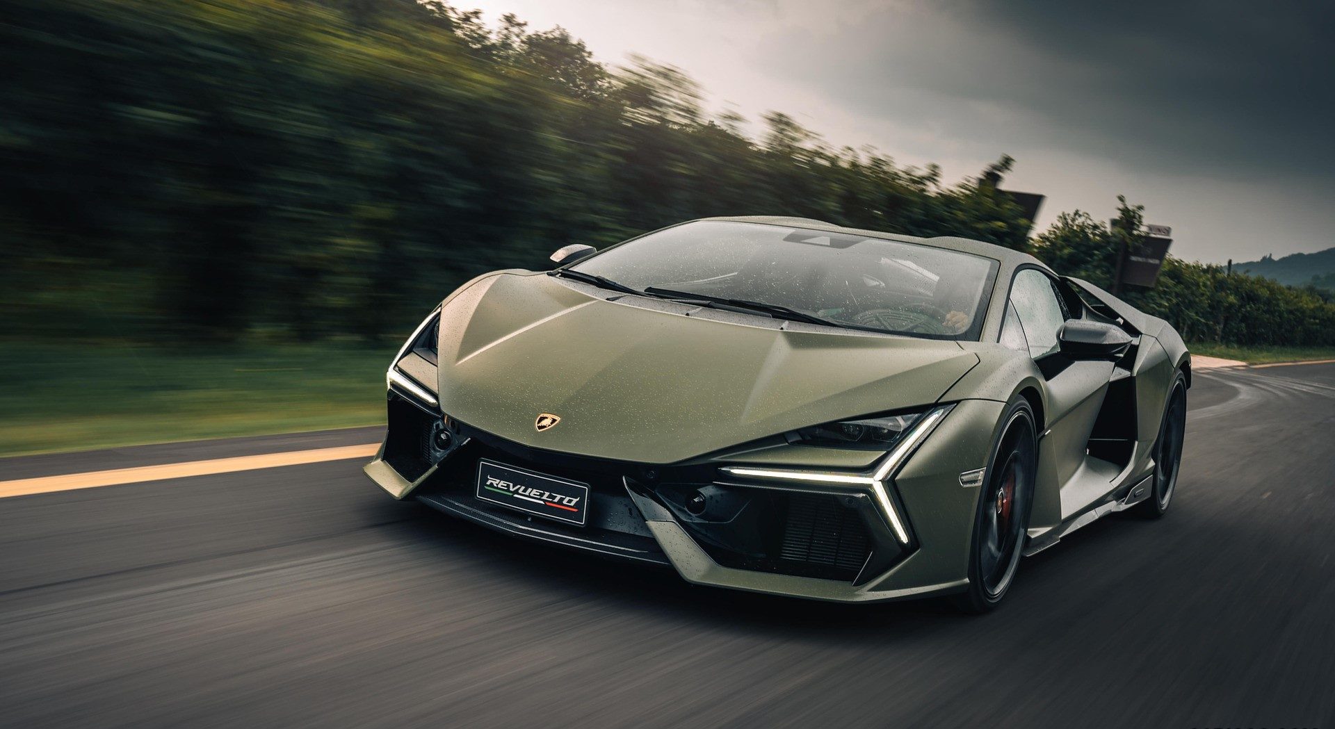 LAMBORGHINI REVUELTO